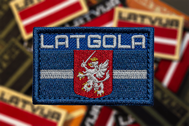 Uzšuve Latgales karogu ar ģerboni